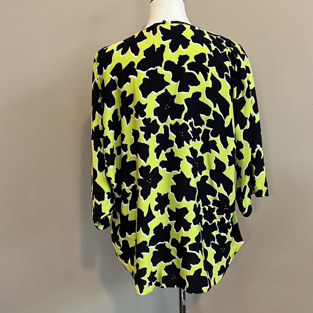 Diane Von Furstenberg Silk Blouse with Drape Neck Theresa Print Dolman Sleeve - Picture 4 of 12